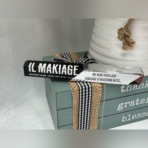 IL MAKIAGE Waterproof Lipliner WE HEAR YOUR LOVE LANGUAGE IS RECEIVING GIFTS...